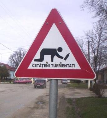 felirat négykézláb sörösüveget kergetni tilos másolata